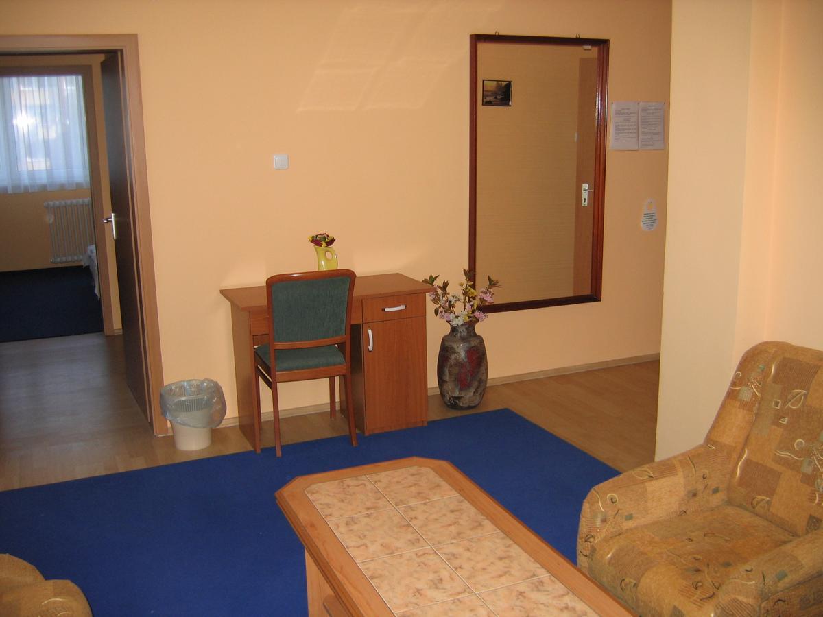Hotel Ozd Экстерьер фото